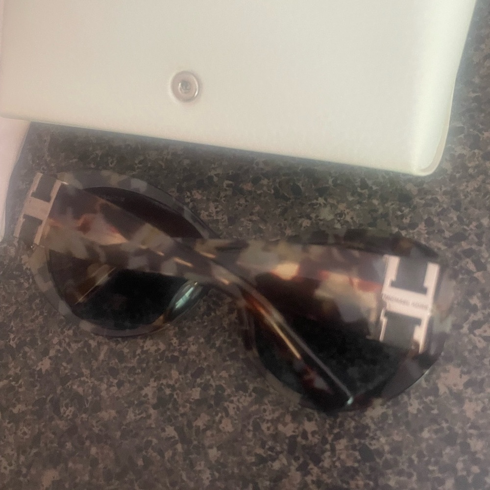 Michael Kors Brown Sunglasses.New - Picture 3 of 3